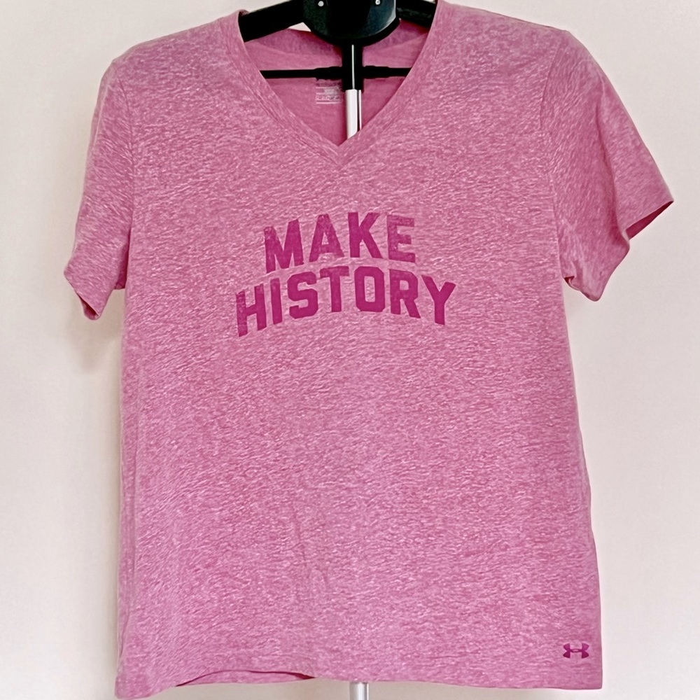 Under Armour Women’s HeatGear Loose 
Weathered Pink V-Neck Tee Size Large